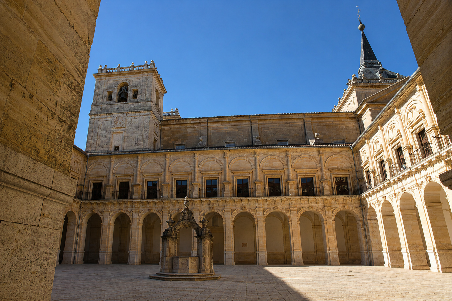 Patio interior del Monasterio de Uclés